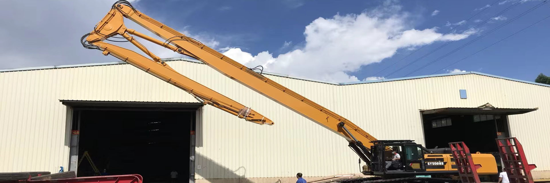 qualité L'excavatrice attaquent usine